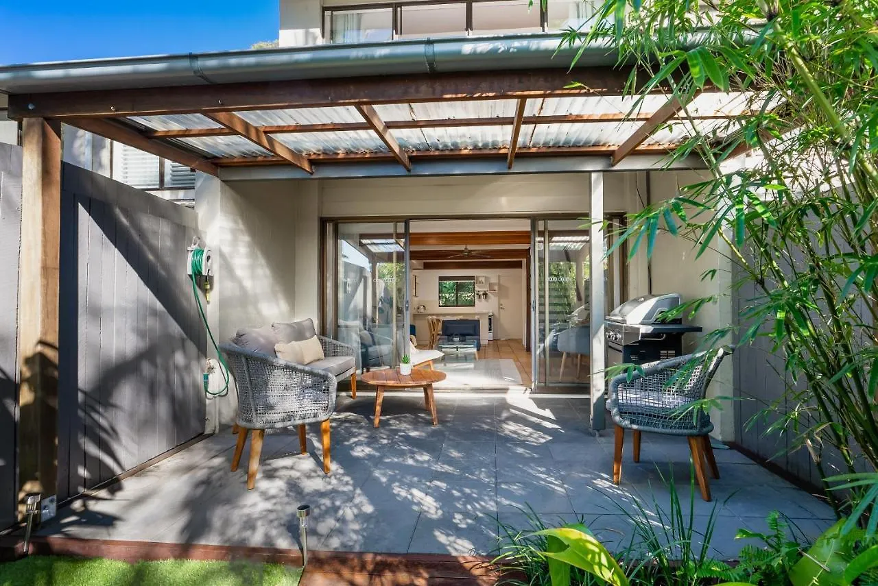 Stylish Townhouse, Private Courtyard Walk To Beach Noosaville Apartment